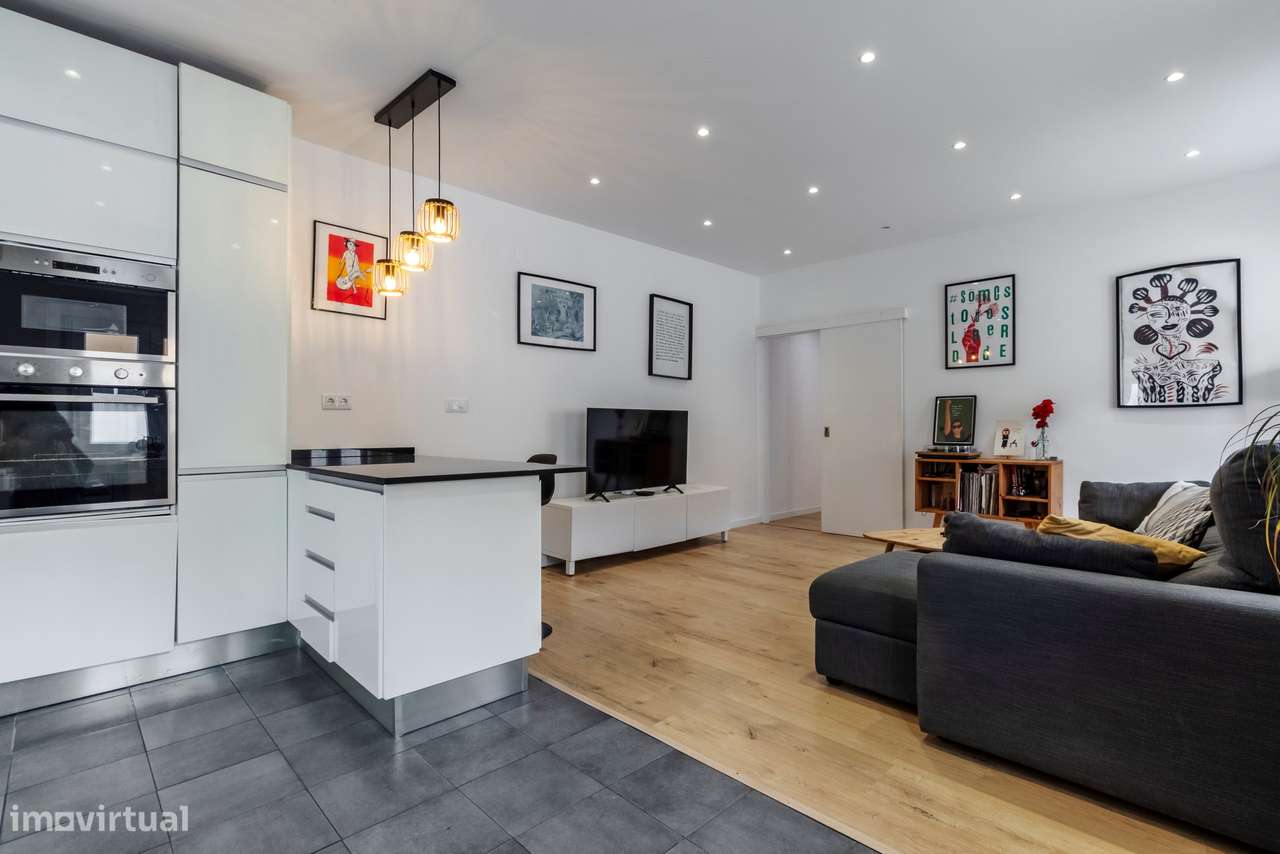 Moradia T2+1 com Anexo e Logradouro – Algueirão, Sintra - Grande imagem: 4/48