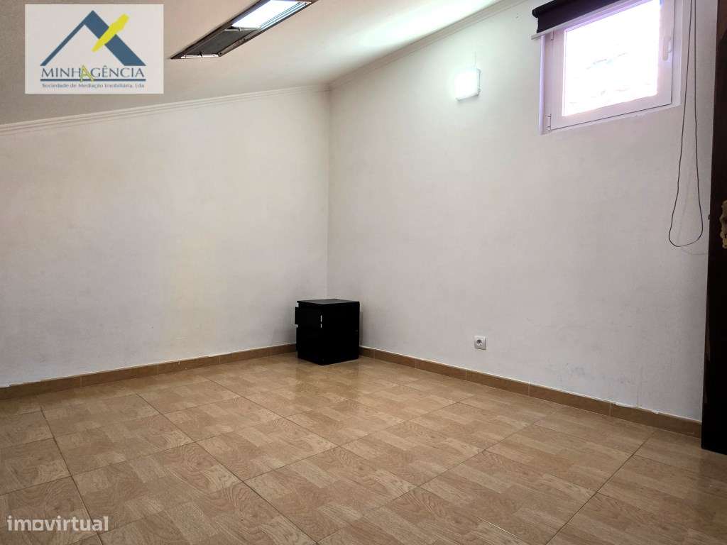 Prédio com 4 frações junto à Av. Luisa Todi em Setúbal-15