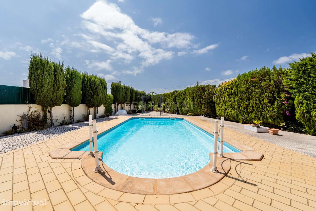 Moradia Independente T3, com Piscina e Amplo Espaço Exterior, em Algoz-25