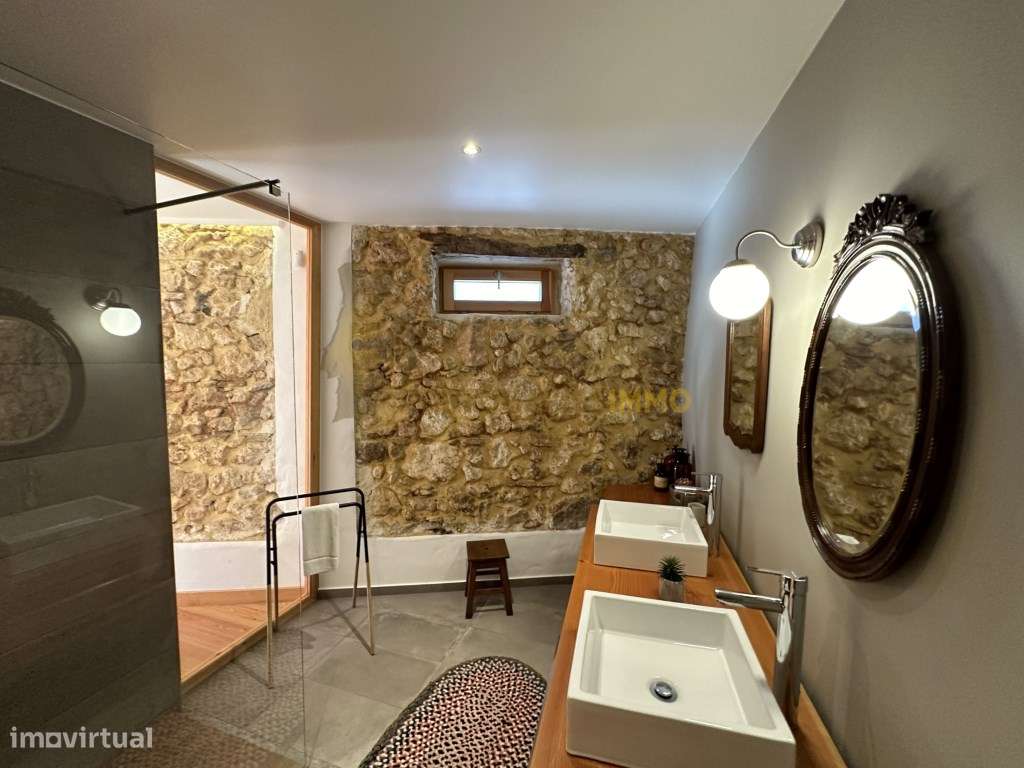 À Venda: Charmosa moradia totalmente renovada.-18