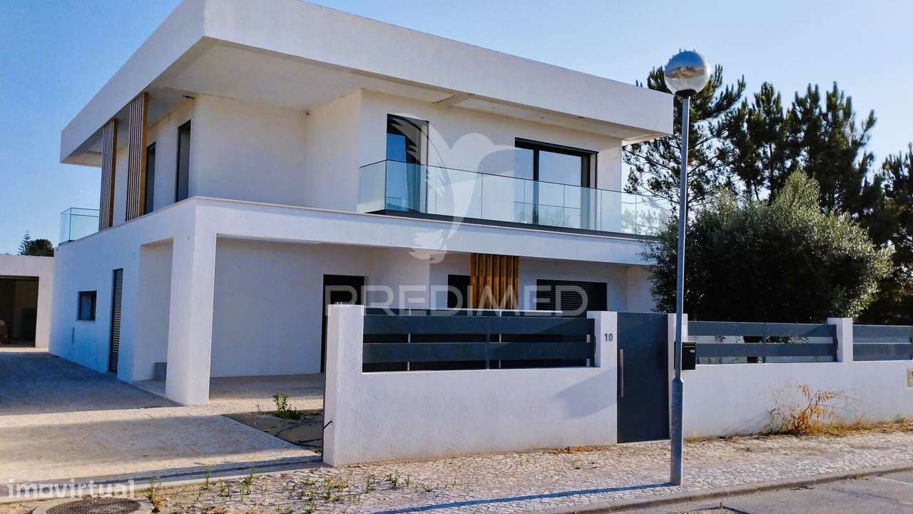 Terraço, Suíte, Garagem 2 viaturas, Closet, Piscina 4 X 7.5 - Grande imagem: 3/32