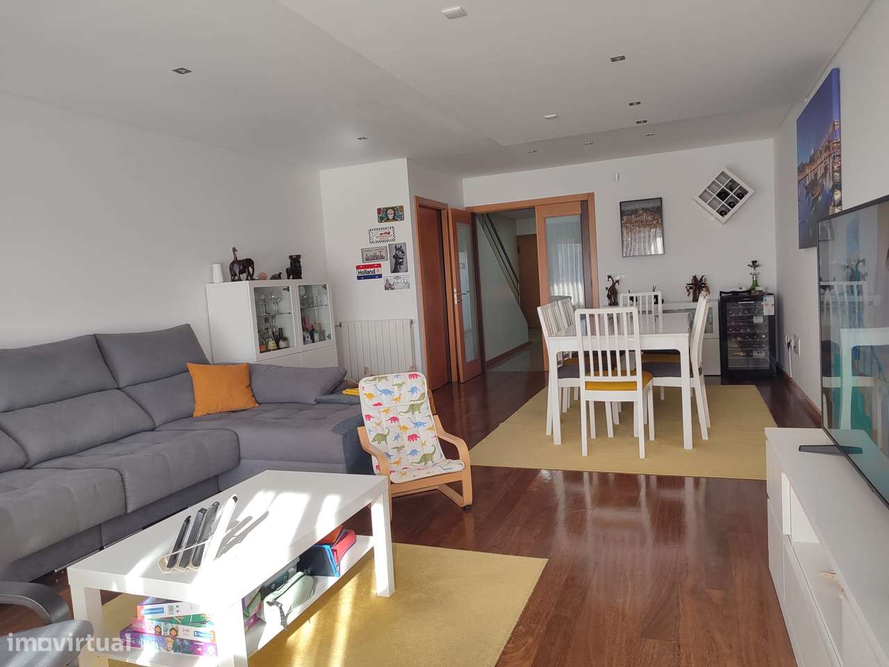 Moradia T4(2 suites) + escritório, cond.fechado à Estrada Nacional N.1-12