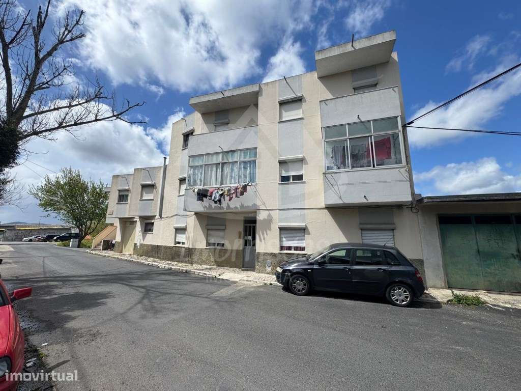 Prédio com 9 frações para investimento no Olival Basto, Póvoa de Sa... - Grande imagem: 3/7