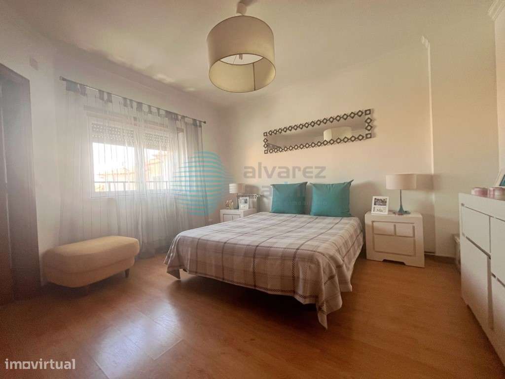 Moradia V3 situada no centro do Bombarral-21