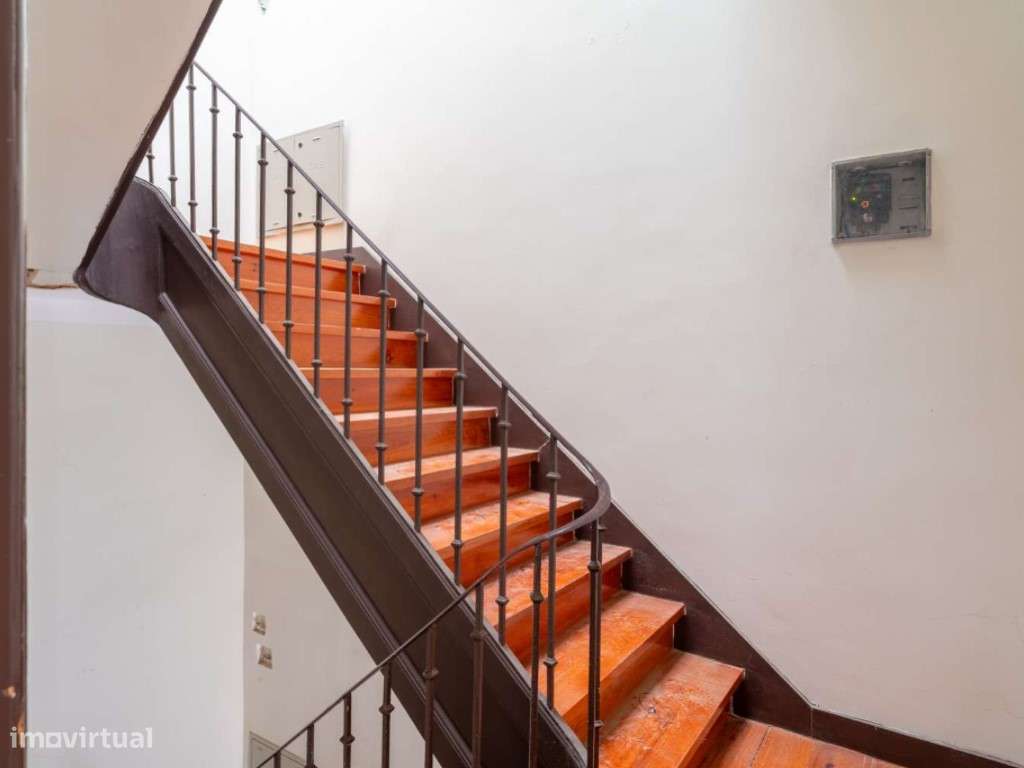 Prédio devoluto para obras em propriedade total em Campo de Ourique - Grande imagem: 3/31