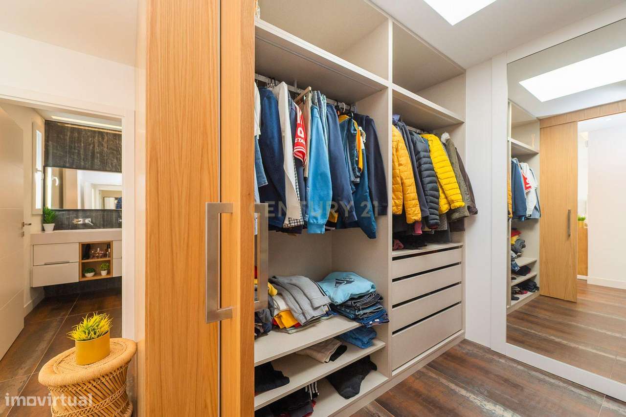 Excelente moradia geminada V4 em Urbanização nova na zona de Albarraqu-41