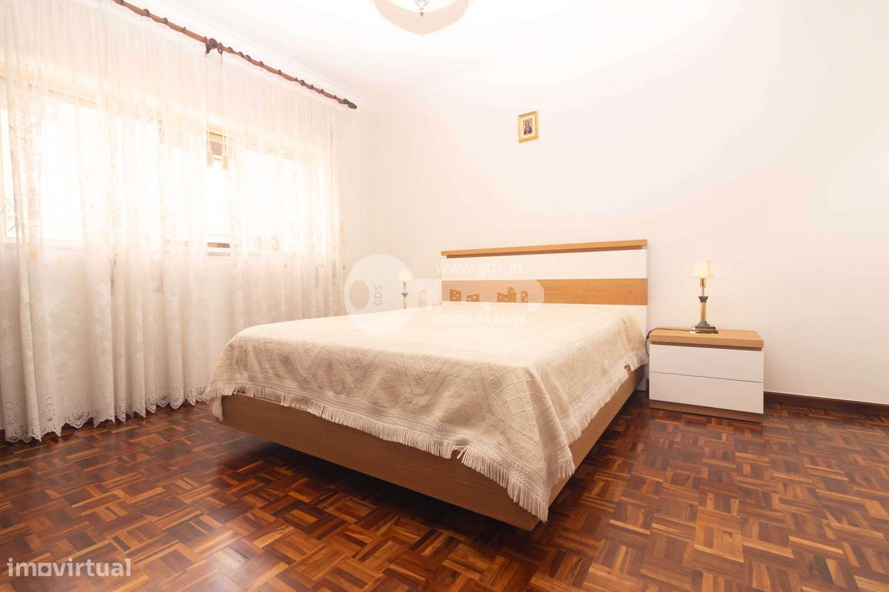 Apartamento T3 c/ lugar de garagem - Edifício do Galo-24