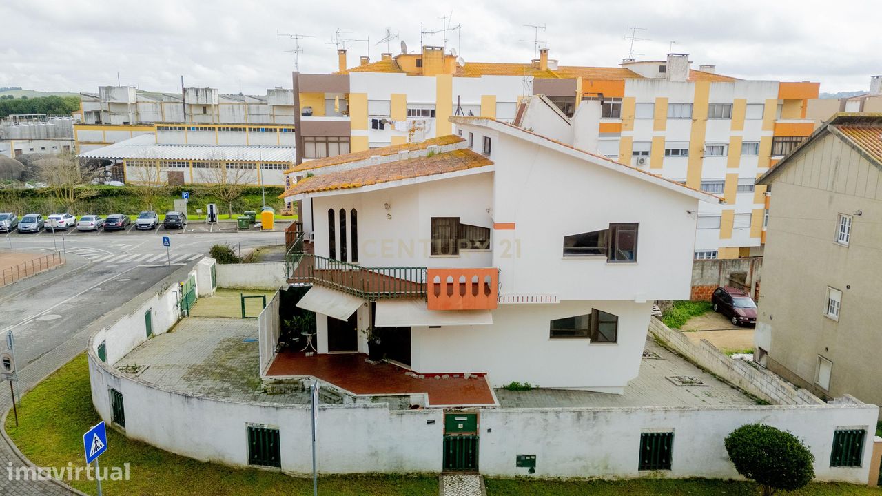 Moradia T3 - No centro de Arruda dos Vinhos - Grande imagem: 1/26