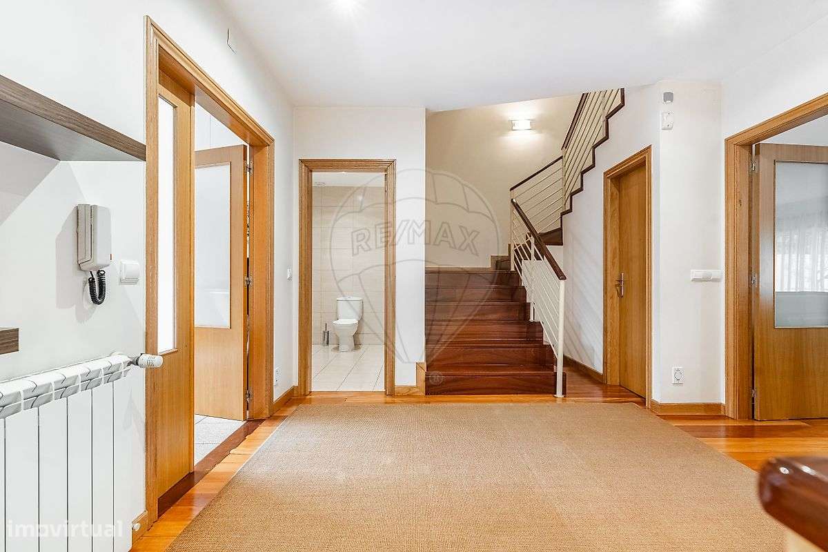 Espaçosa Moradia T5 em Banda em Nogueira - Grande imagem: 5/43