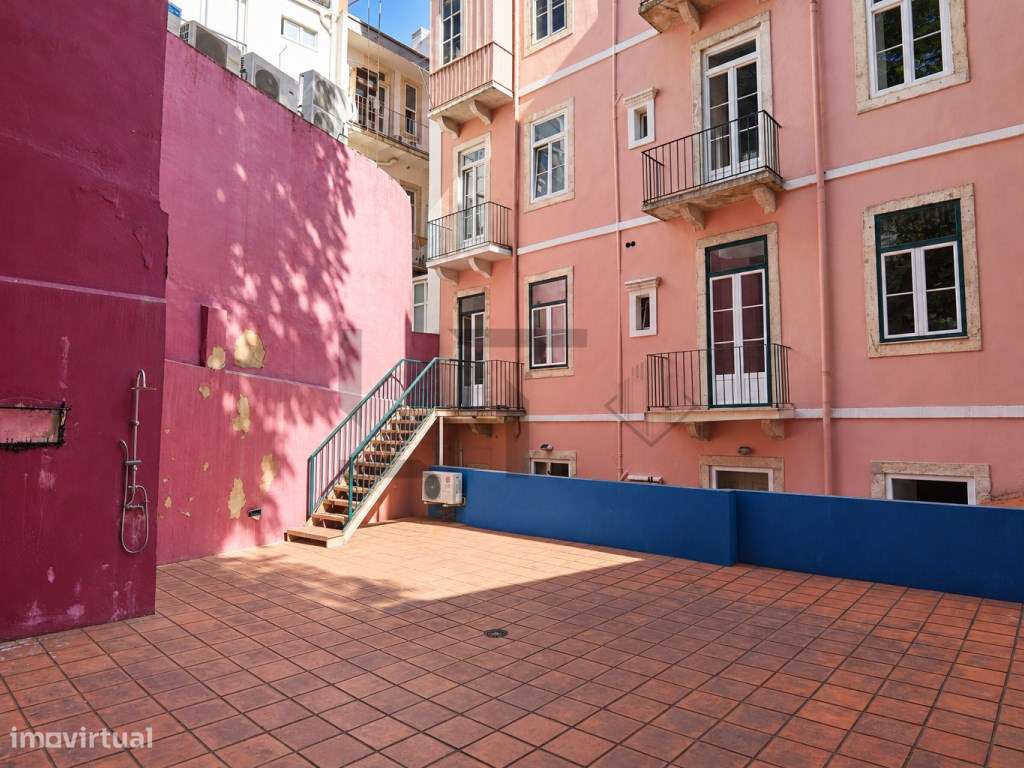 Apartamento T3+1 com Pátio Privado a 2 passos da Av. da LIberdade p...-15