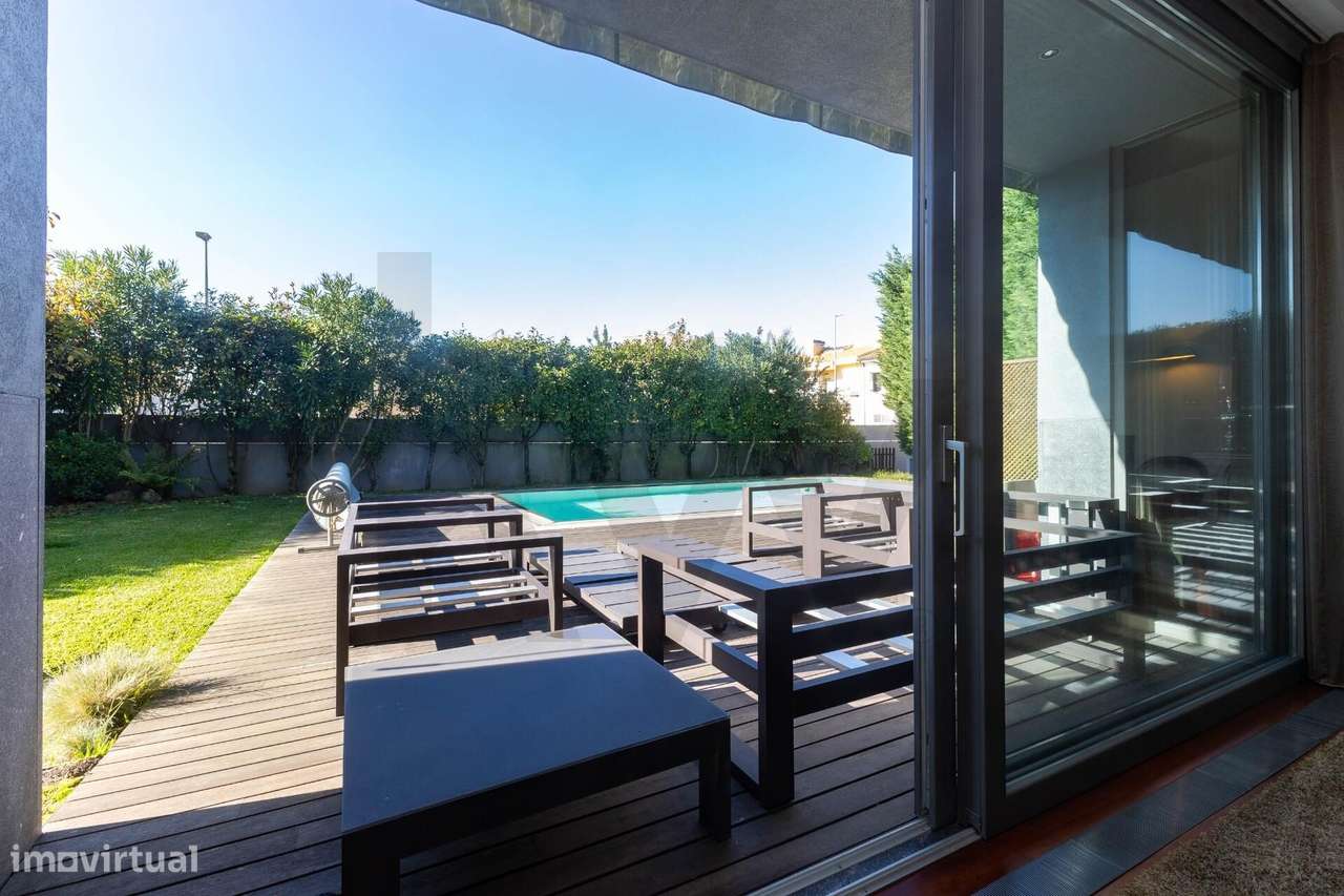 Fantástica moradia T3, com  jardim, piscina, situada em zona tranquila-14