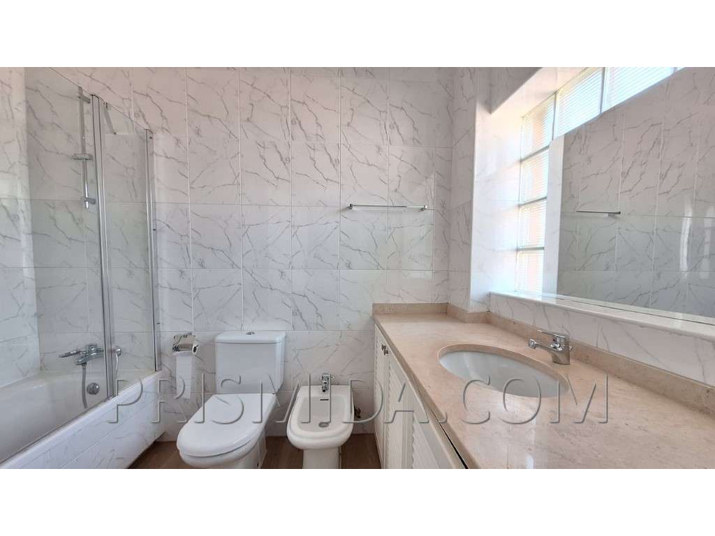 Duplex T4+office Renovado | Bi-Familiar | Terraço c/Churrasqueira-17