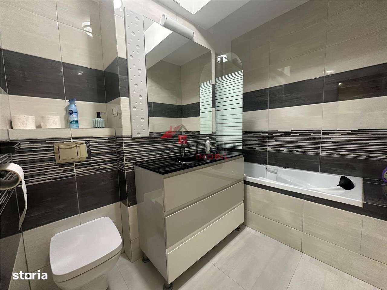 Inchiriere  Apartament cu 3 camere Bucium cu Loc de Parcare - Imagine principală: 4/12