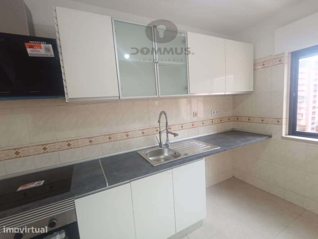 Apartamento T2 C/ algumas melhorias na Tapada das Merces-3