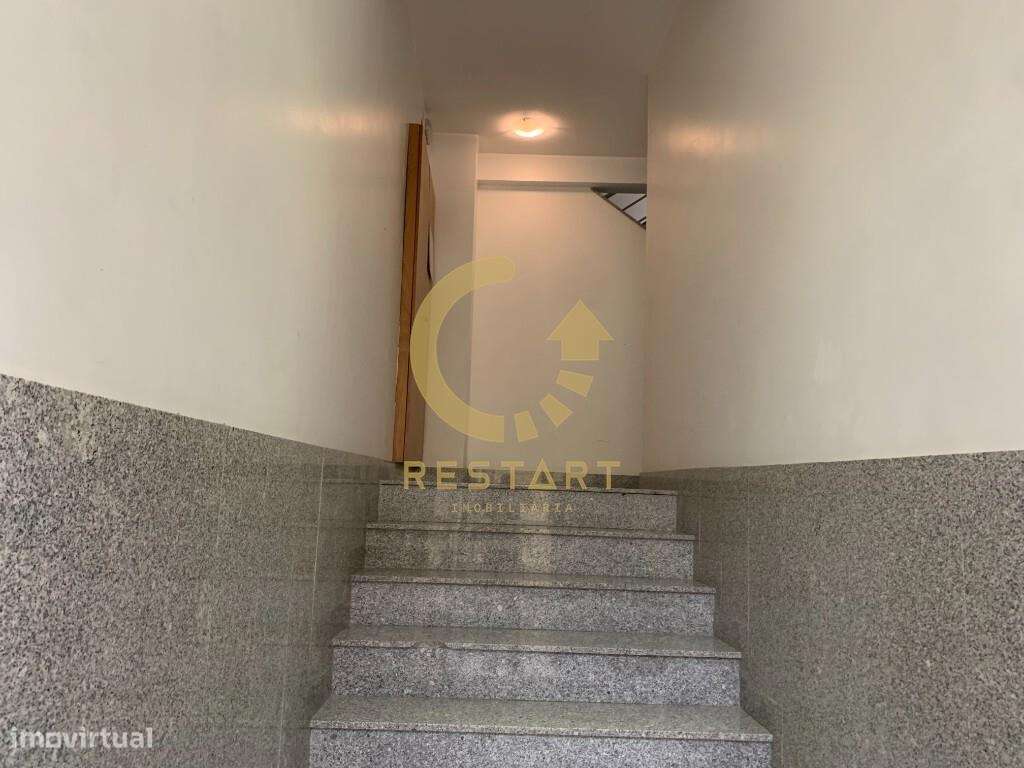 APT T1 KIT com terraço, cozinha equipada, lugar de garagem, a 2 minuto - Grande imagem: 3/28