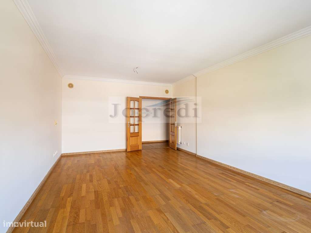 Apartamento T3 com 2 garagens em Box e 1 arrecadação-7