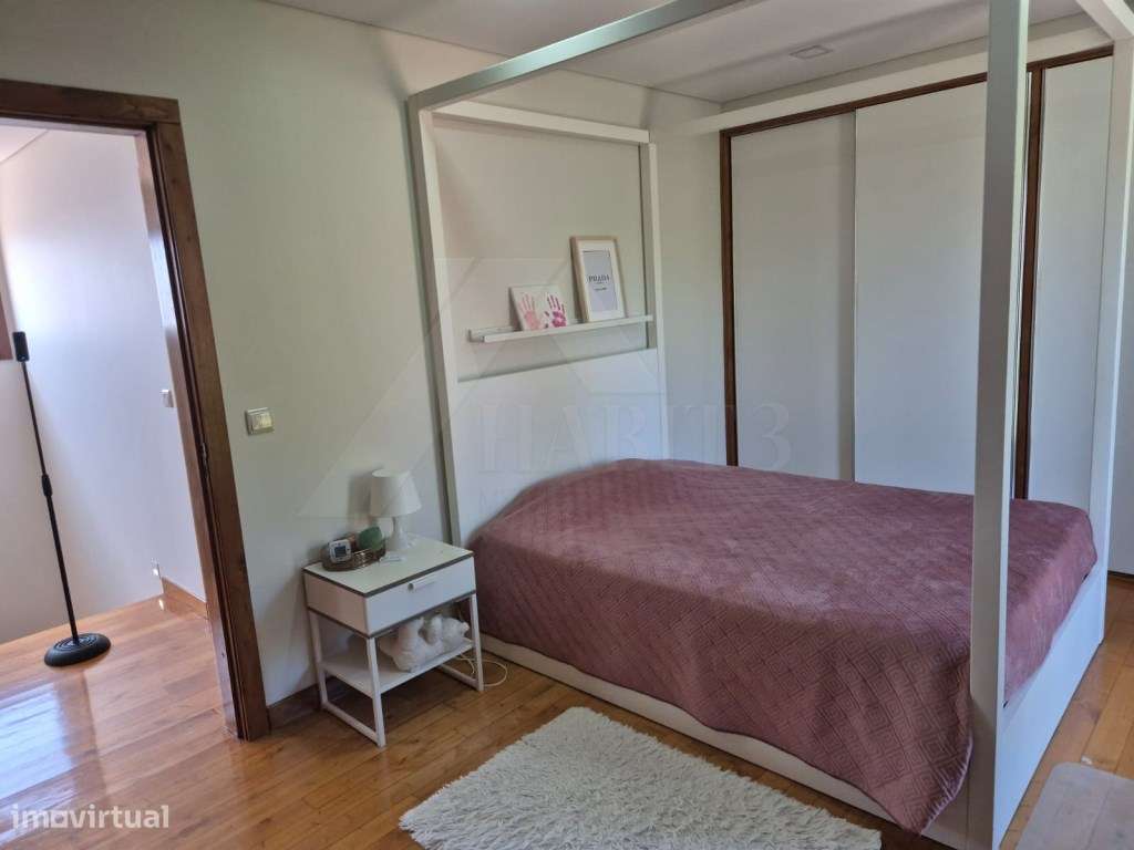Moradia T4 com Suite, Jardim e Garagem - Centro de Ponte de Lima-7