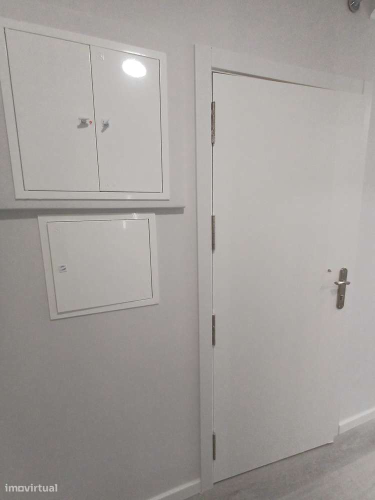 Apartamento T2 renovado, com arrecadação e a 2 km da praia-10