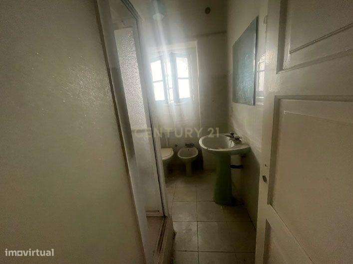 T2 com Sotão para reabilitação Falagueira, Amadora.-6