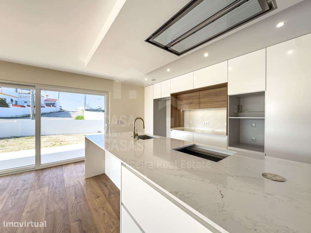 Vende Moradia T4 - Santa Cruz 5 km, A Casa das Casas - Grande imagem: 5/42