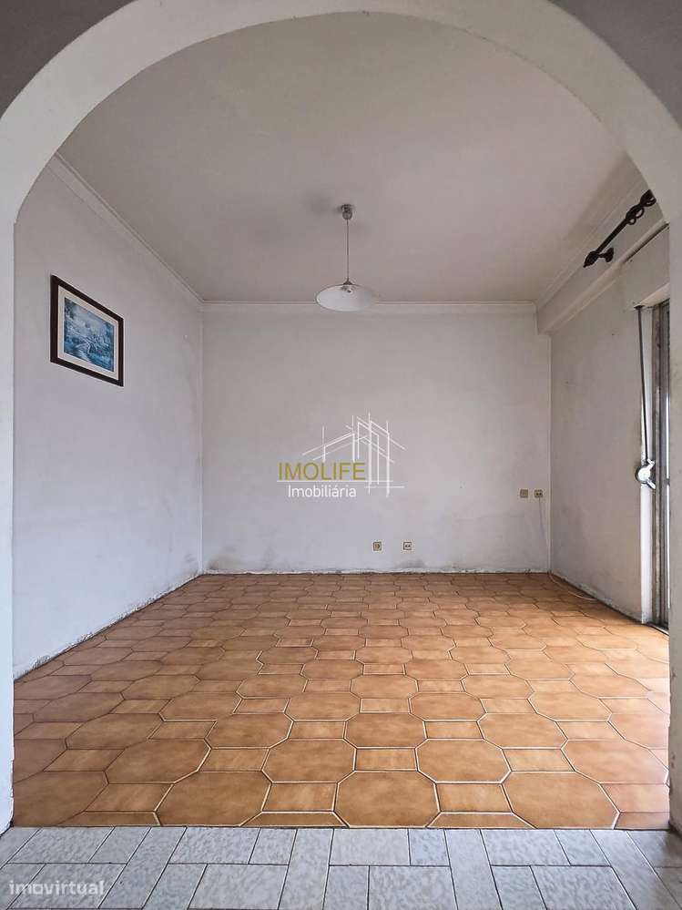 Apartamento T2 com varanda-19