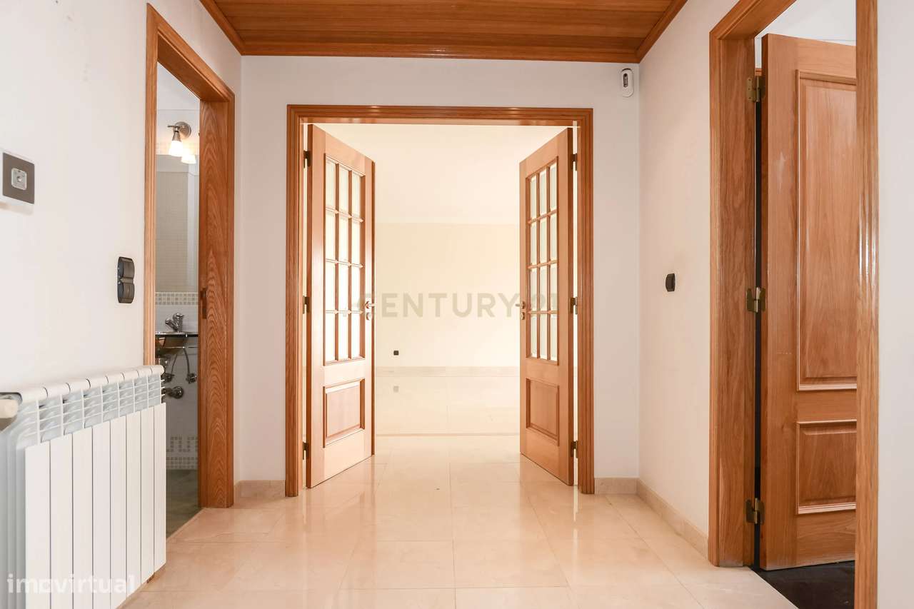Apartamento T2 com Vista Mar, 2 lugares de garagem na Parede, Cascais-3