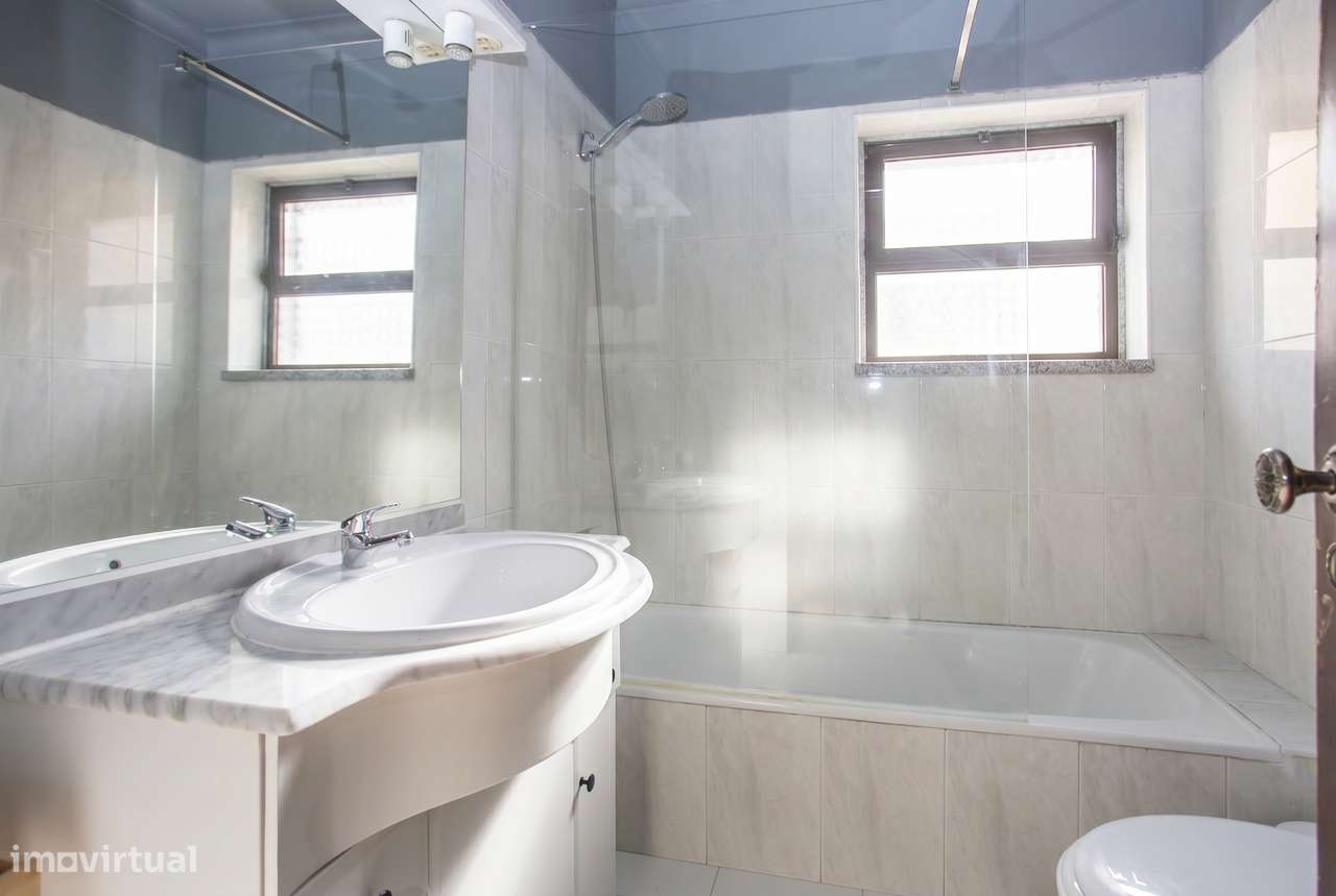 Apartamento T2 com Arrecadação-7