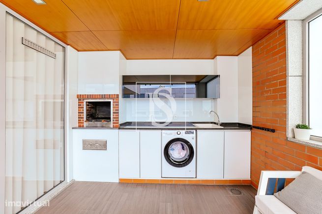 T3 c/ NOVO, Mobilado, c/ Terraço, Churrasqueira e Duas Garagens – Cent-33