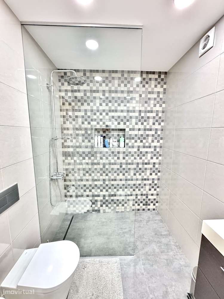 Magnífico T4 Duplex no Forte da Casa-12