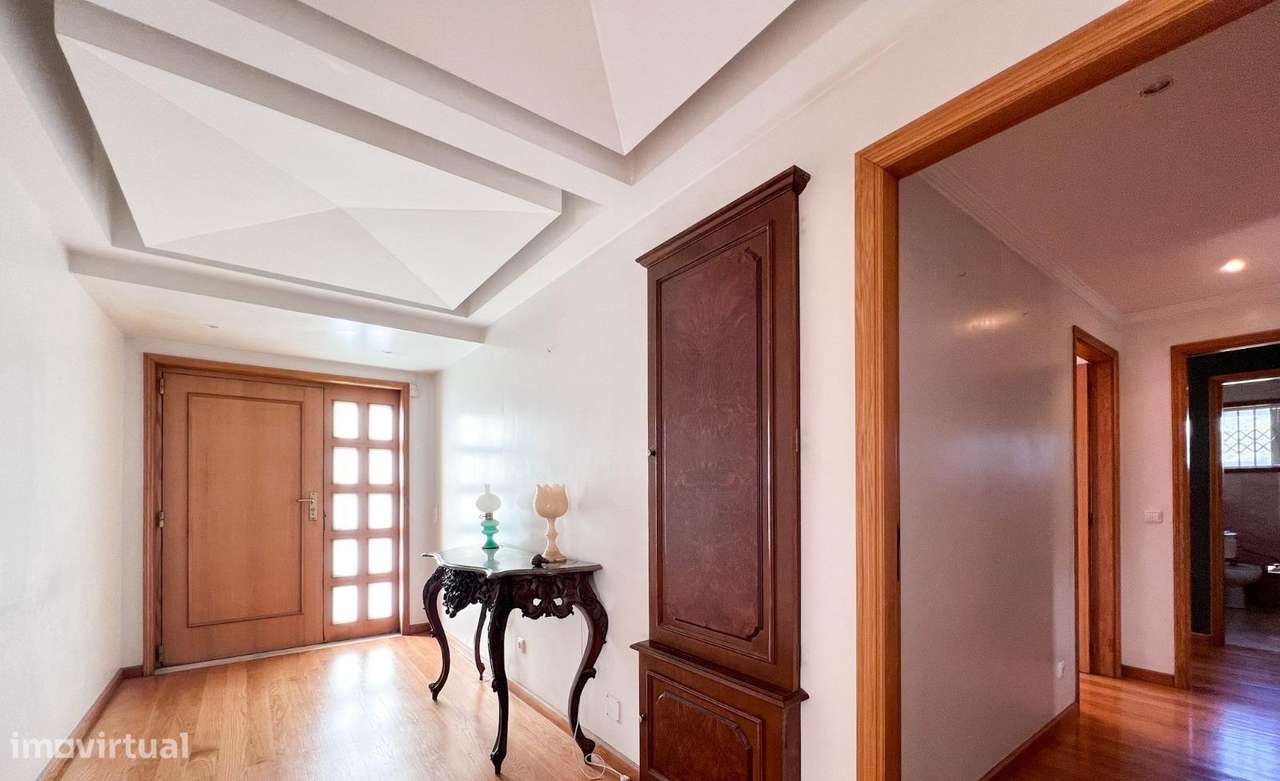 Moradia T4 à venda na Marginal-10