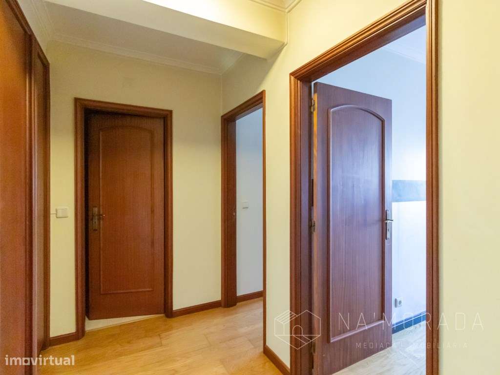Apartamento T3 em Sanguedo em Edifício Modernizado e Ótimos Acessos-18