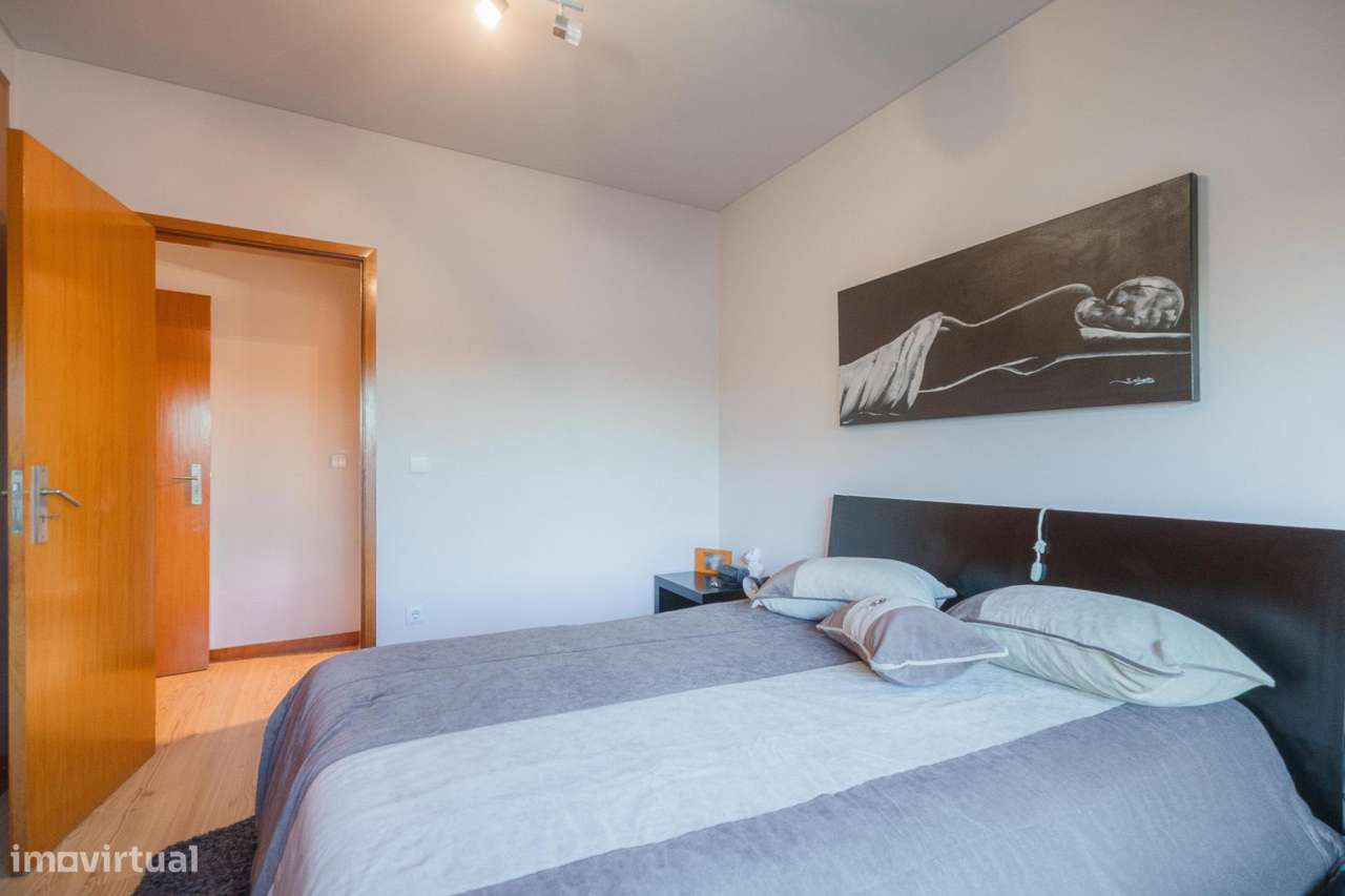 Apartamento T2, Gondomar, com varanda e 2 lugares de garagem-23