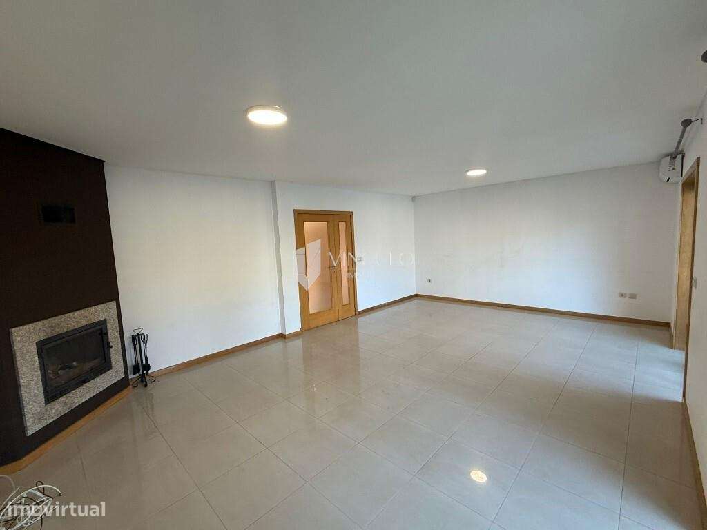 Moradia T4 em Banda no Loteamento da Conchada - Grande imagem: 5/18