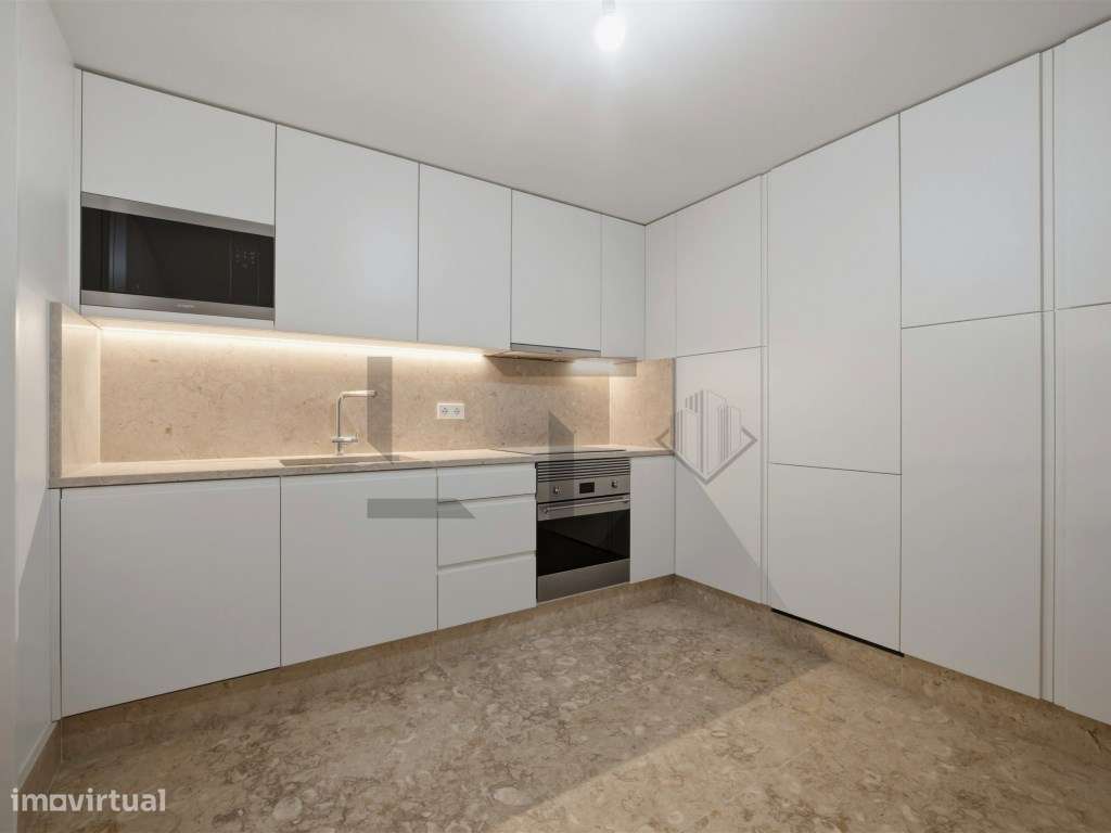 Apartamento T3 com Garagem para Venda junto à Av. da Liberdade, Lisboa-6