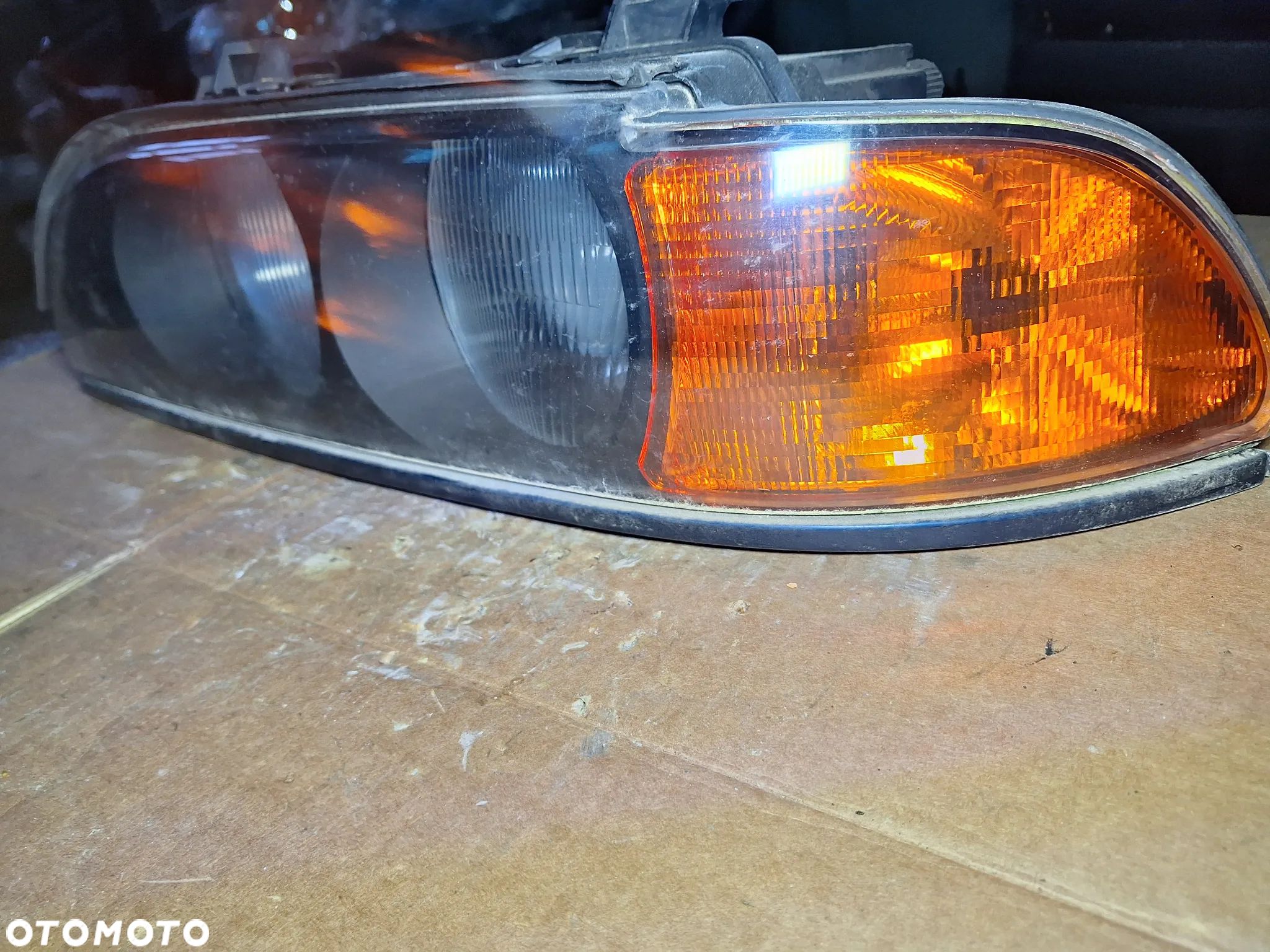 lampa lewa  przód BMW SERIA 5 E39 XENON PRZETWORNiCĄ - 1
