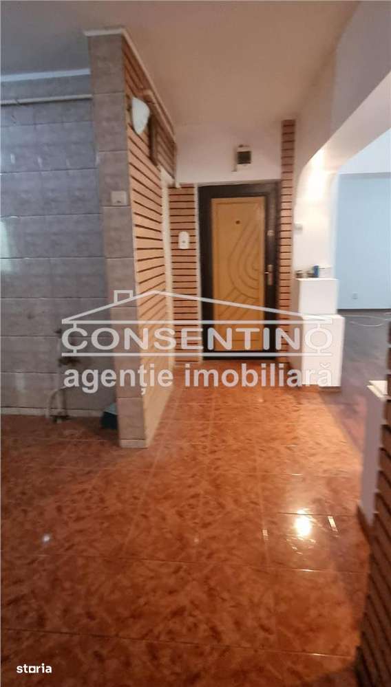 Se vinde imobil edificat in 1984 , cu 4 camere , etaj 2, liber ,Centru-10