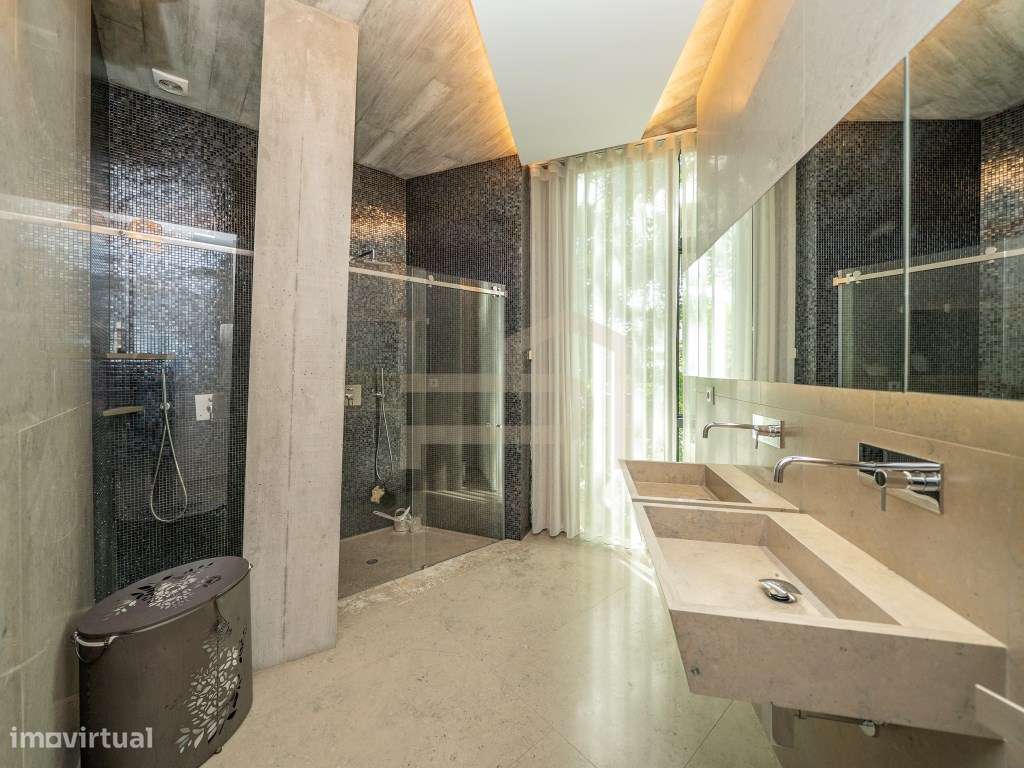 Exclusiva Moradia de Luxo com Design Contemporâneo-34