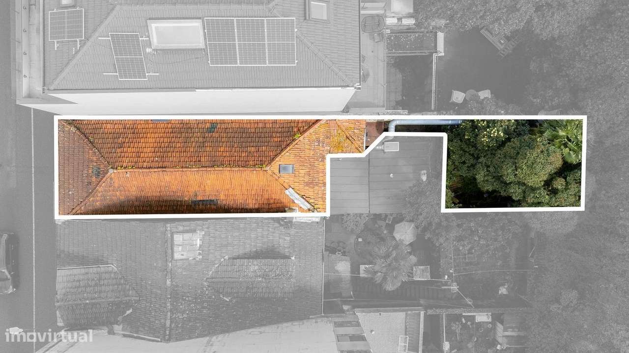 Andar Moradia T4 Duplex para Renovação Total-24