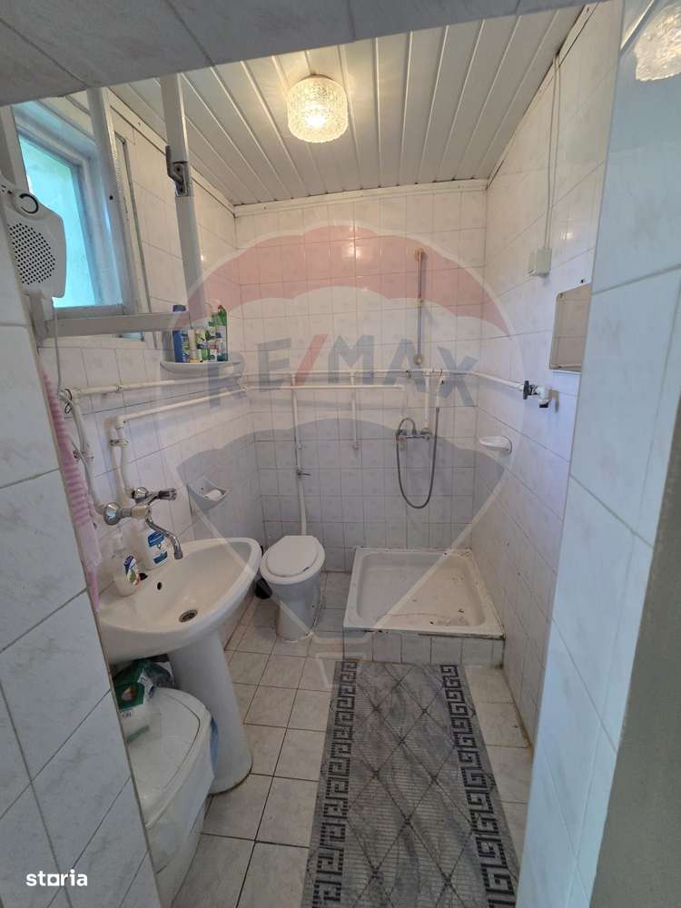 Casă cu gradina si solarii de legume - Imagine principală: 4/18