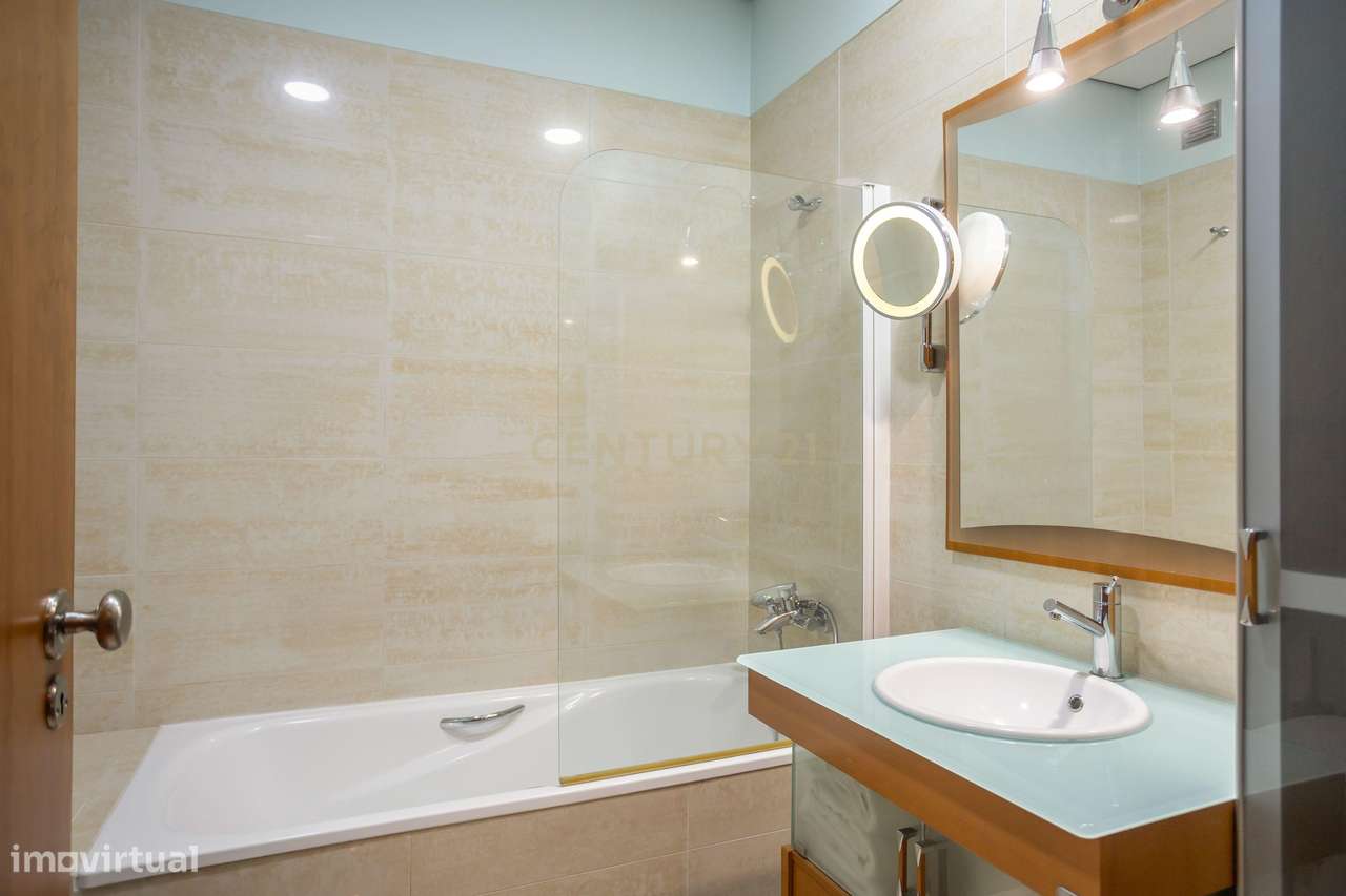 Um Apartamento com Alma de Moradia ; T3+1 + Terraço de 143 m²-31