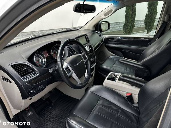 Chrysler Town & Country 3.8 Touring - 10