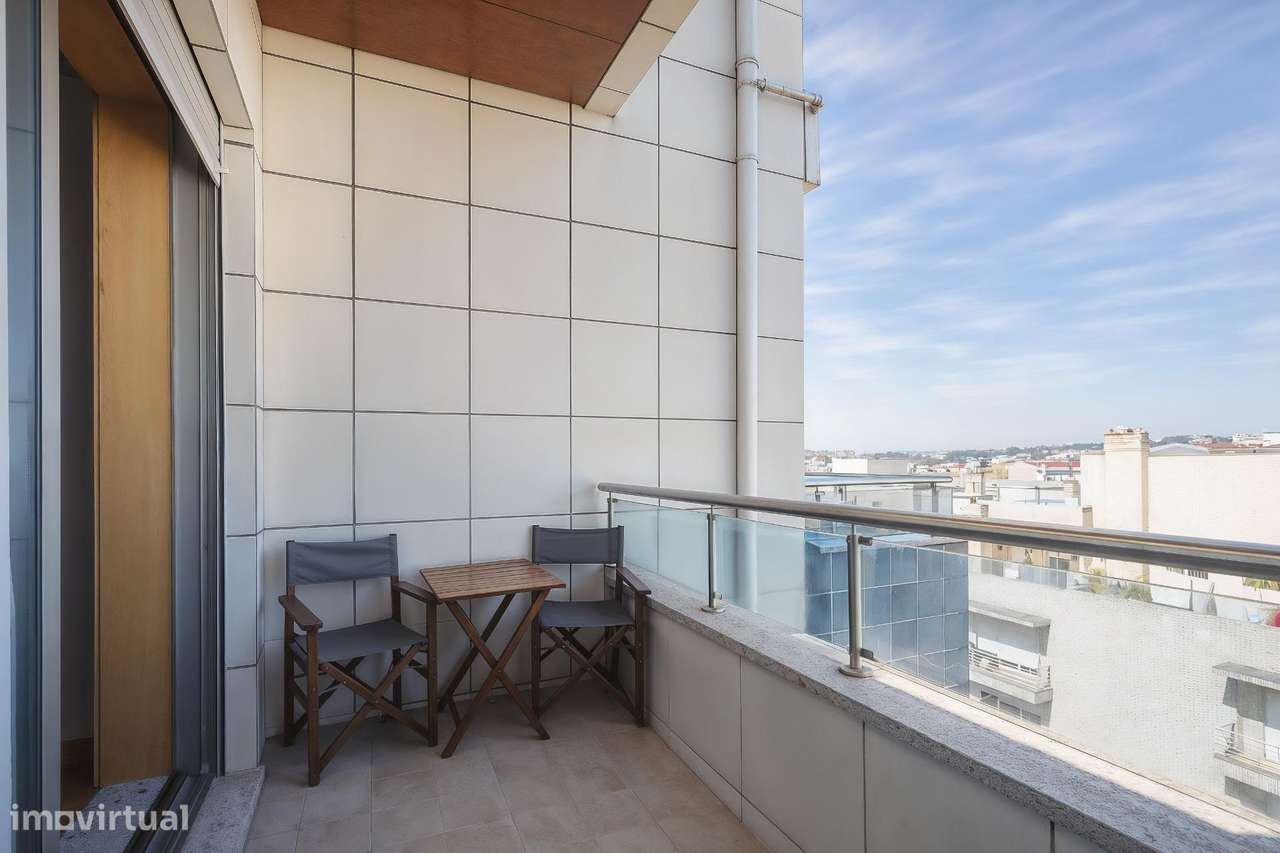 Apartamento T2 com Varanda, Garagem e Excelente Exposição Solar... - Grande imagem: 5/33