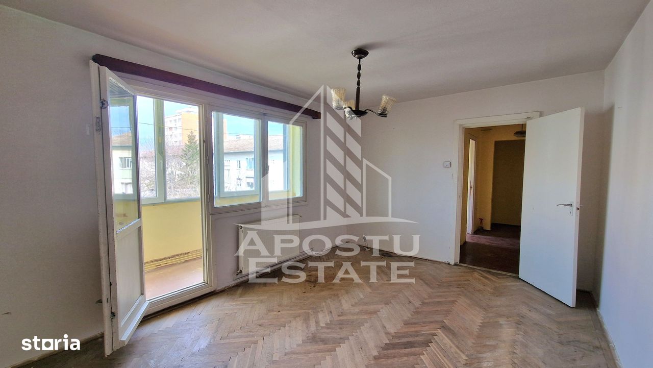 Apartament cu 3 camere, centrala proprie, zona Circumvalatiunii