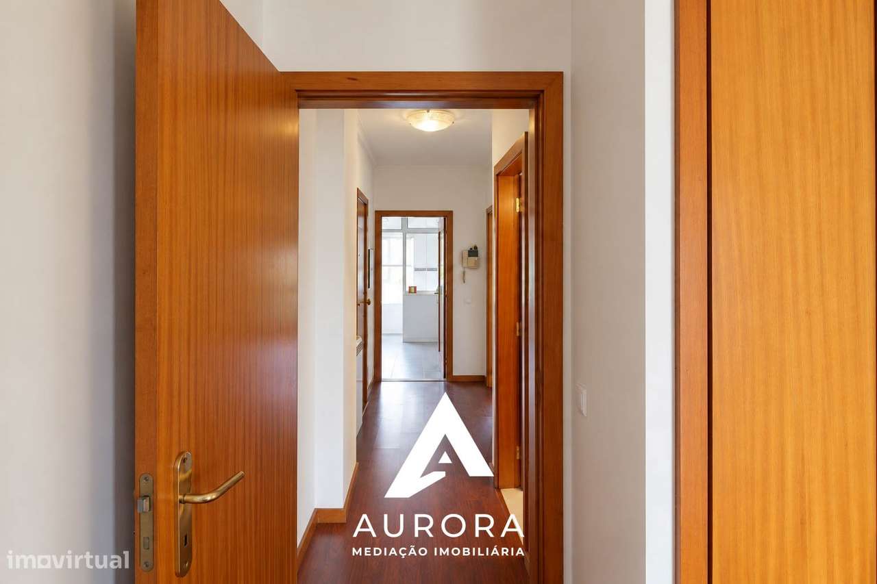 Apartamento T3 com 2 lugares de garagem e sótão-16