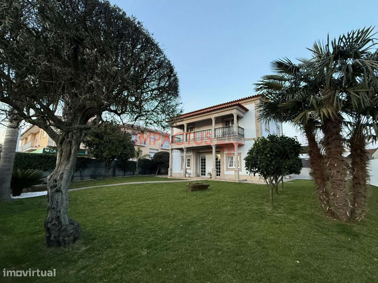 Imponente Moradia isolada com terreno de 1195m2-5