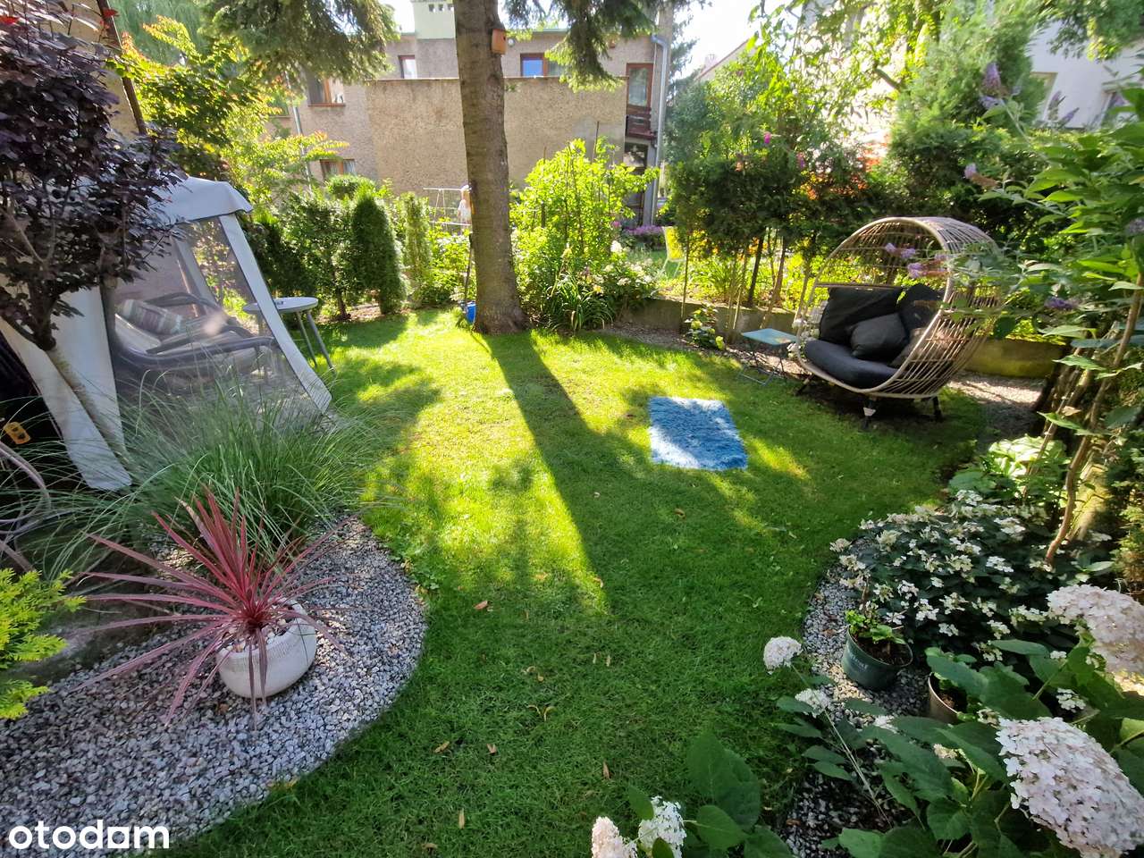 Piękne dwupoziomowe mieszkanie z tarasem i ogrodem-10