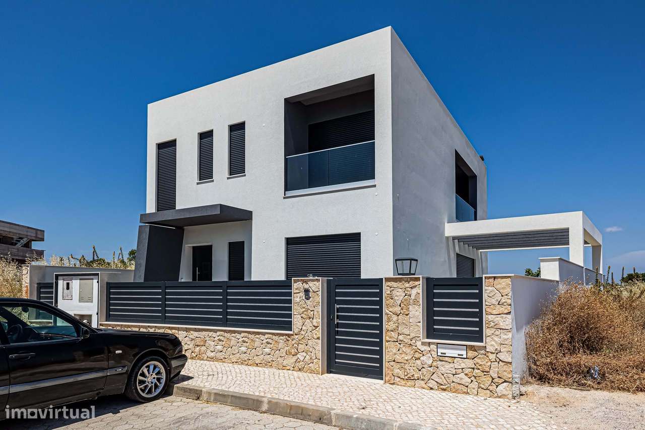 Moradia T3 com piscina e garagem - Mexilhoeira Grande-43