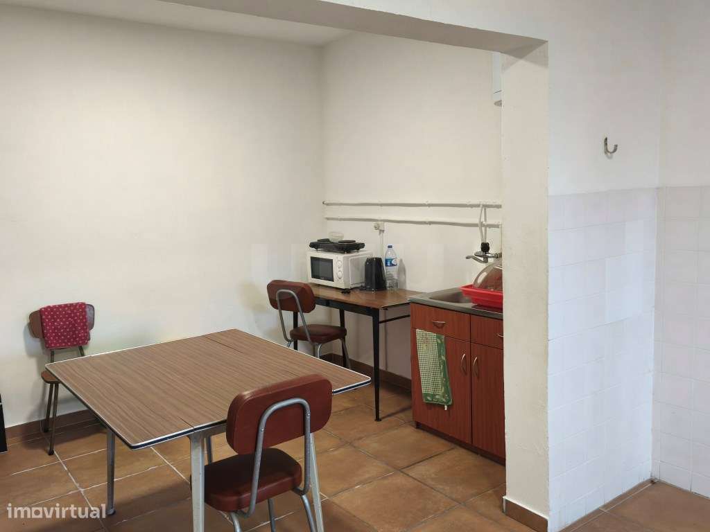 Oportunidade absolutamente imperdível - Moradia com parte renovada ...-10