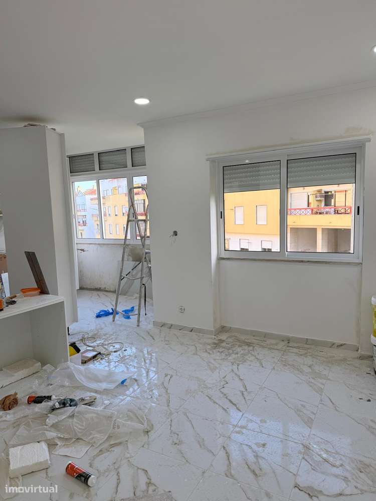 Apartamento T2 com varanda e vista cidade - Grande imagem: 4/6