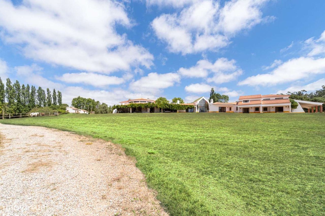 Quinta com vista frontal sobre o Castelo de Óbidos